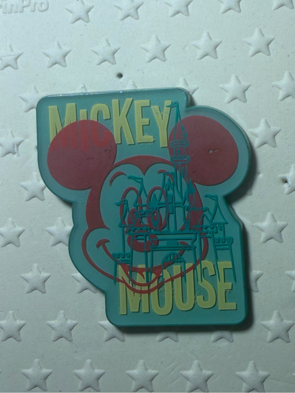 Disney Mickey Mouse Pals - Green Castle Lanyard Starter Set Pin